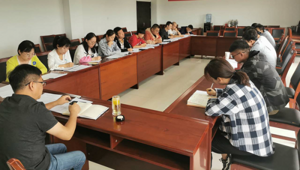 近日，隧道公司召開(kāi)了以“夯實(shí)財(cái)務(wù)基礎(chǔ)，嚴(yán)守紀(jì)律關(guān)口”為主題的專題學(xué)習(xí)會(huì)，會(huì)議主要內(nèi)容是學(xué)習(xí)集團(tuán)公司印發(fā)的《安全生產(chǎn)費(fèi)用財(cái)務(wù)管理辦法》與《建造合同會(huì)計(jì)核算辦法（2020年修訂