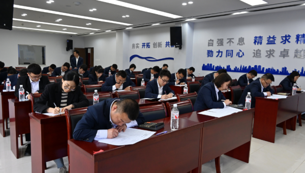 “本屆競賽試題結合了財務業(yè)務實際、制度與核算辦法，設置會計實務全流程核算應用題，重點考察選手們專業(yè)知識綜合運用能力、全流程業(yè)務處理能力和實際問題解決能力！”5月12日，西部市政建設集團工會“2025年